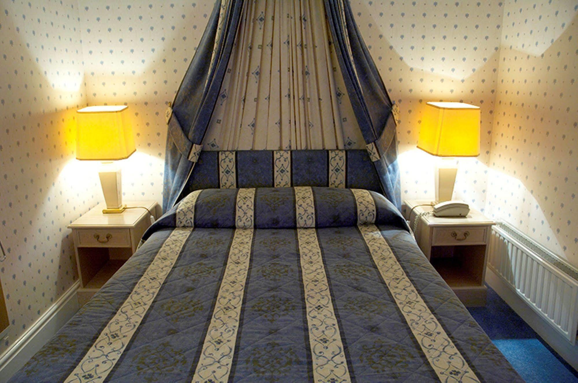 Glebe Hotel Barford  Buitenkant foto